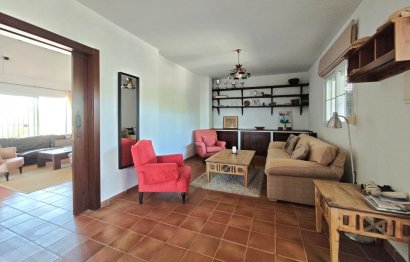 Resale - House - Detached Villa - Estepona - Estepona Centro