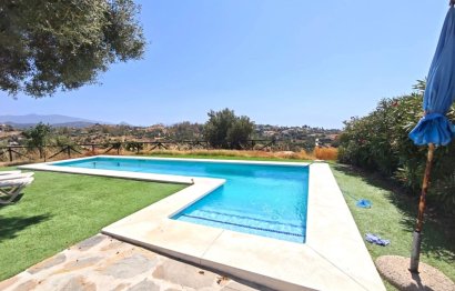 Resale - House - Detached Villa - Estepona - Estepona Centro