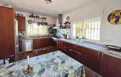 Resale - House - Detached Villa - Estepona - Estepona Centro