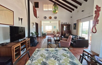 Resale - House - Detached Villa - Estepona - Estepona Centro