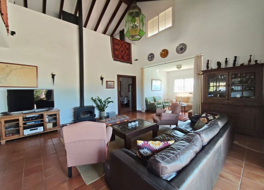 Resale - House - Detached Villa - Estepona - Estepona Centro