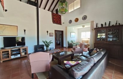 Resale - House - Detached Villa - Estepona - Estepona Centro