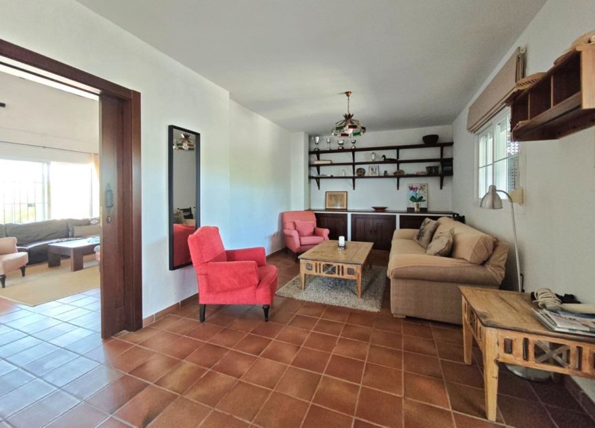 Resale - House - Detached Villa - Estepona - Estepona Centro