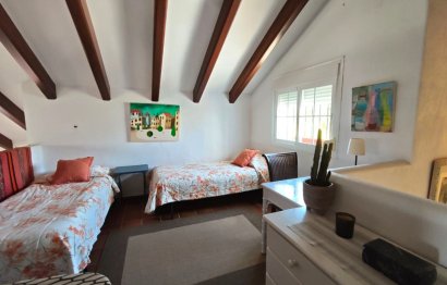 Resale - House - Detached Villa - Estepona - Estepona Centro