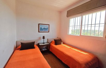 Resale - House - Detached Villa - Estepona - Estepona Centro