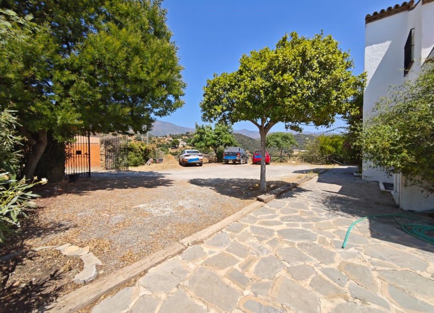 Resale - House - Detached Villa - Estepona - Estepona Centro