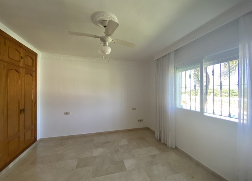 Resale - House - Finca - Cortijo - Estepona - Estepona Centro