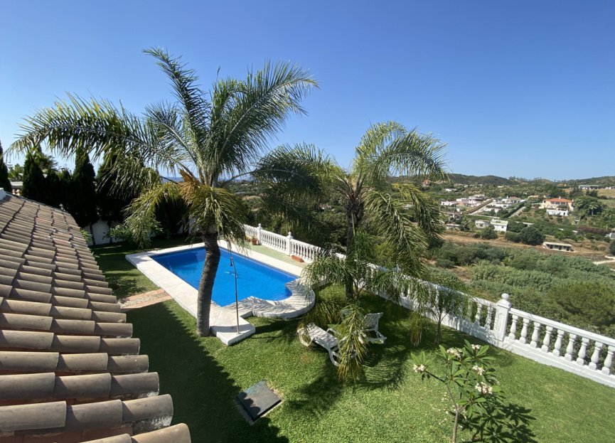 Resale - House - Finca - Cortijo - Estepona - Estepona Centro