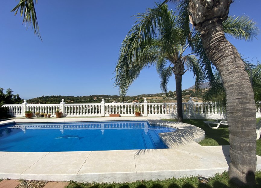 Resale - House - Finca - Cortijo - Estepona - Estepona Centro