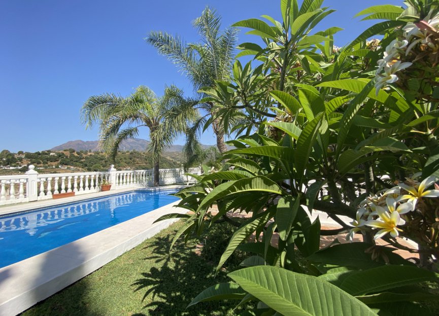 Resale - House - Finca - Cortijo - Estepona - Estepona Centro