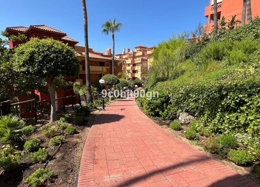 Resale - Apartment - Middle Floor Apartment - Marbella - Reserva de Marbella