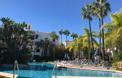 Resale - Apartment - Middle Floor Apartment - Marbella - Elviria