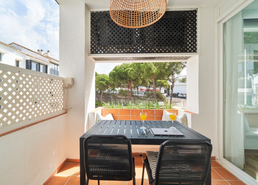 Resale - Apartment - Middle Floor Apartment - Marbella - Elviria