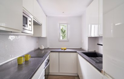 Resale - Apartment - Middle Floor Apartment - Marbella - Elviria