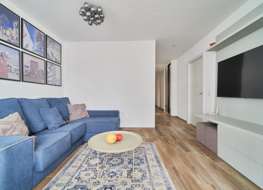 Resale - Apartment - Middle Floor Apartment - Marbella - Elviria