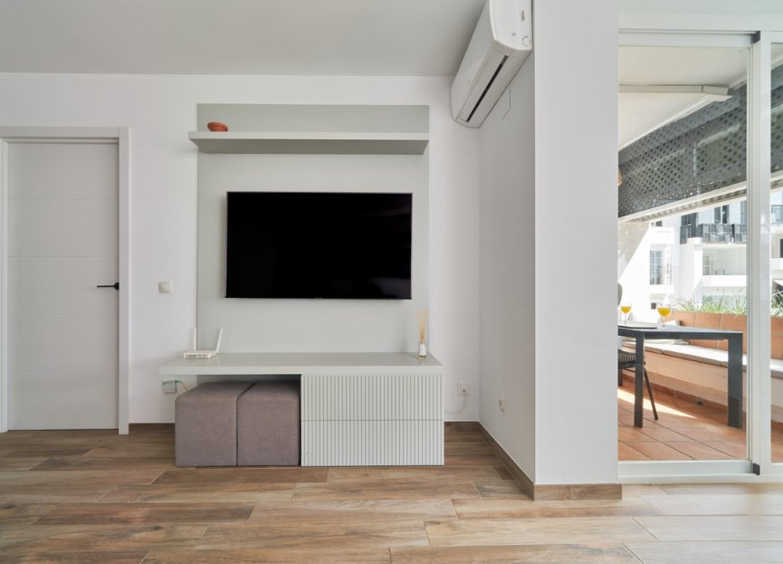 Resale - Apartment - Middle Floor Apartment - Marbella - Elviria