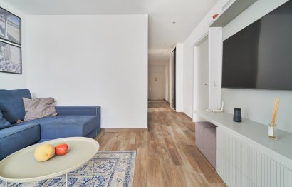 Resale - Apartment - Middle Floor Apartment - Marbella - Elviria