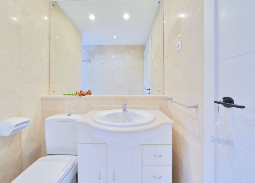 Resale - Apartment - Middle Floor Apartment - Marbella - Elviria