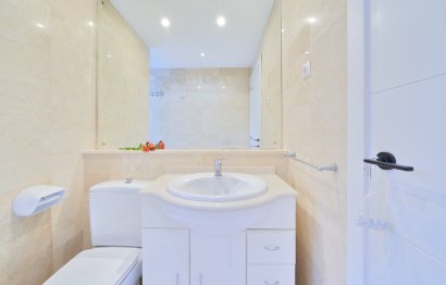 Resale - Apartment - Middle Floor Apartment - Marbella - Elviria