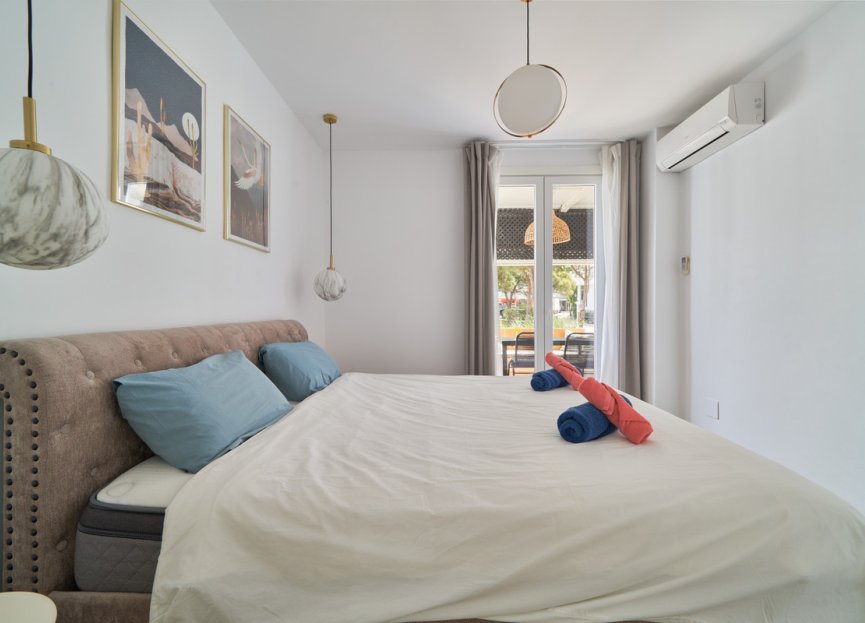 Resale - Apartment - Middle Floor Apartment - Marbella - Elviria