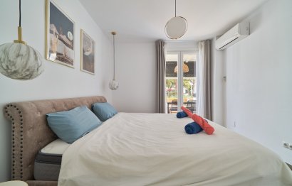 Resale - Apartment - Middle Floor Apartment - Marbella - Elviria