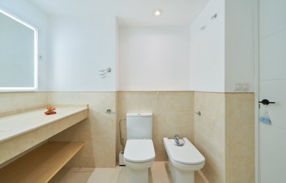 Resale - Apartment - Middle Floor Apartment - Marbella - Elviria