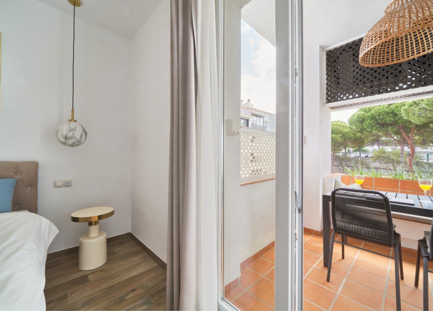 Resale - Apartment - Middle Floor Apartment - Marbella - Elviria