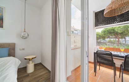 Resale - Apartment - Middle Floor Apartment - Marbella - Elviria