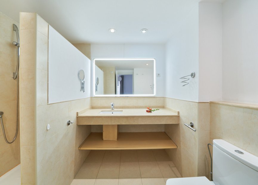 Resale - Apartment - Middle Floor Apartment - Marbella - Elviria