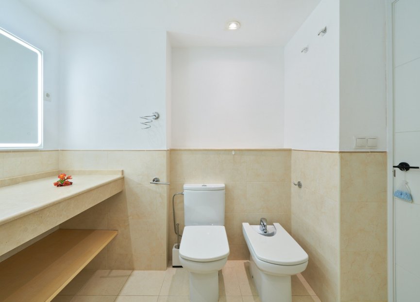 Resale - Apartment - Middle Floor Apartment - Marbella - Elviria