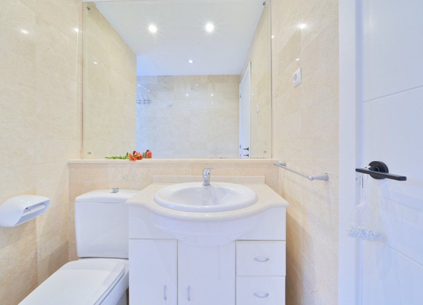 Resale - Apartment - Middle Floor Apartment - Marbella - Elviria