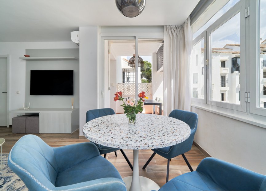 Resale - Apartment - Middle Floor Apartment - Marbella - Elviria