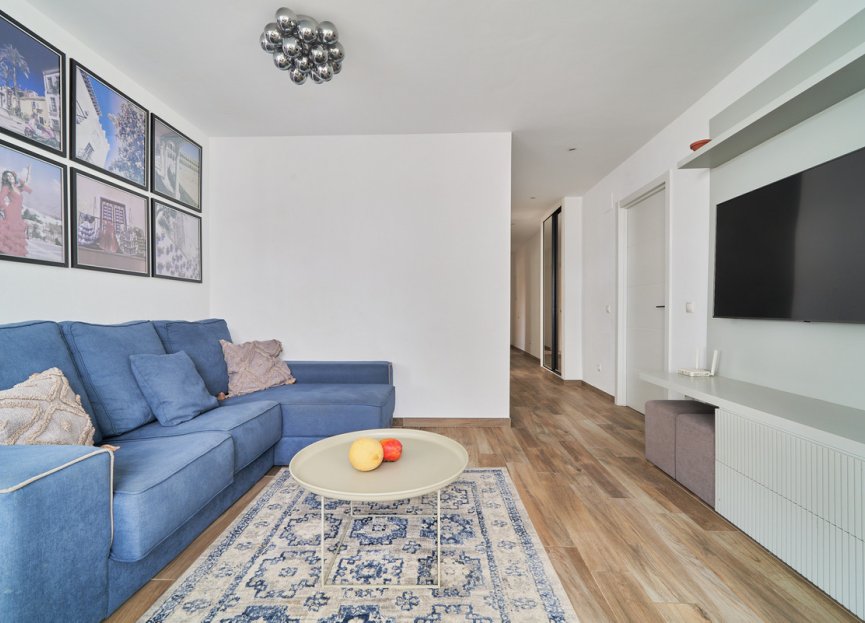 Resale - Apartment - Middle Floor Apartment - Marbella - Elviria