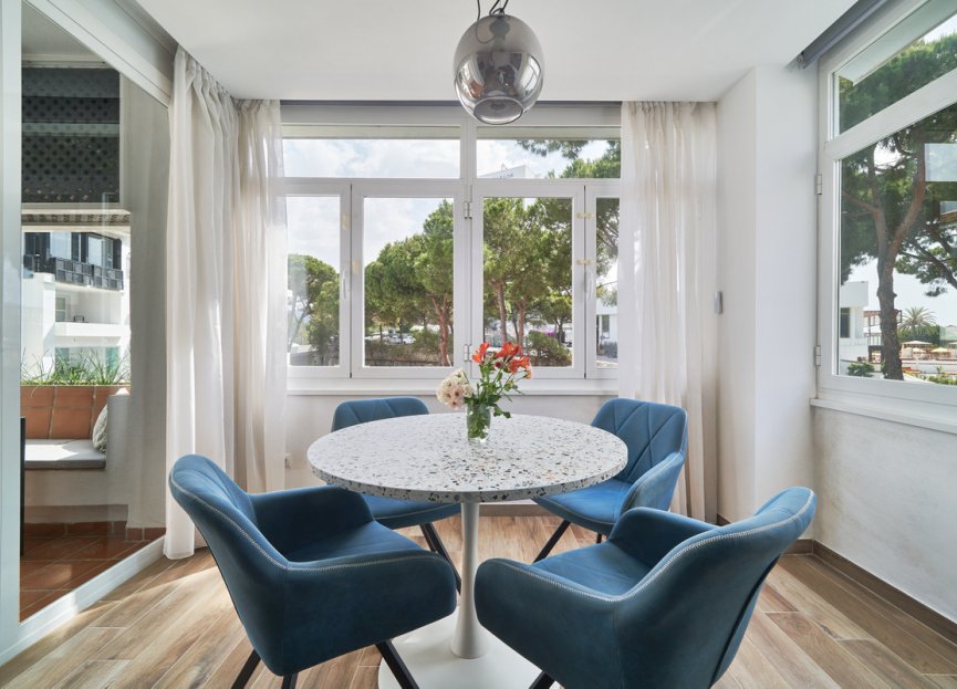 Resale - Apartment - Middle Floor Apartment - Marbella - Elviria