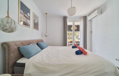 Resale - Apartment - Middle Floor Apartment - Marbella - Elviria