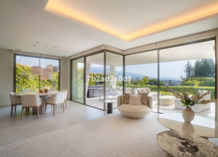 Resale - House - Detached Villa - Marbella - Nueva Andalucia