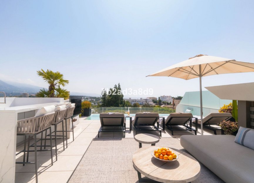 Resale - House - Detached Villa - Marbella - Nueva Andalucia