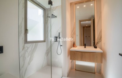 Resale - House - Detached Villa - Marbella - Nueva Andalucia