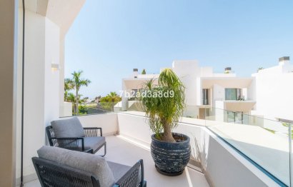 Resale - House - Detached Villa - Marbella - Nueva Andalucia
