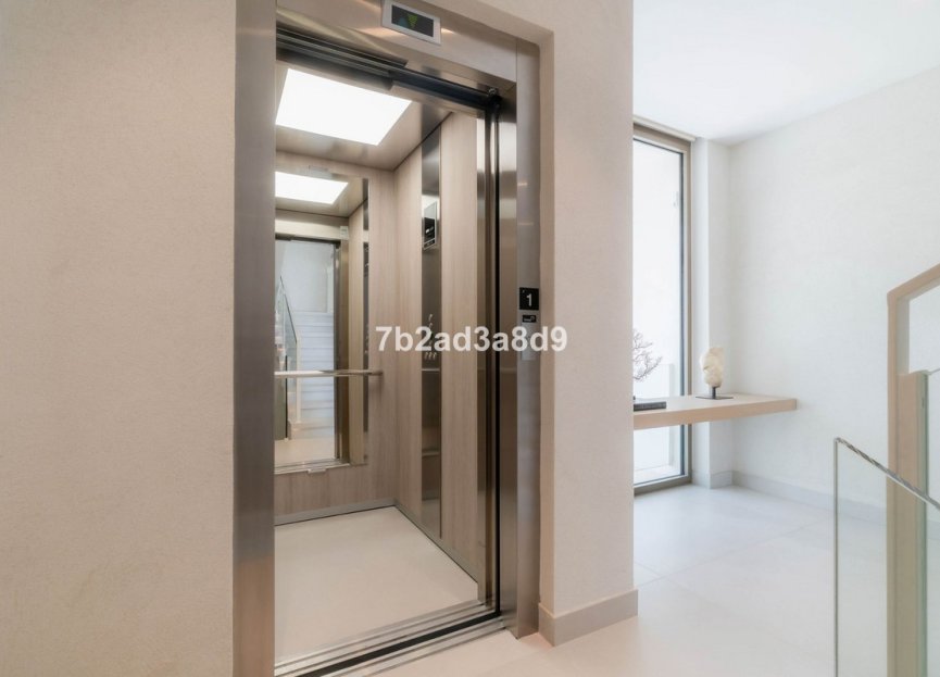 Resale - House - Detached Villa - Marbella - Nueva Andalucia