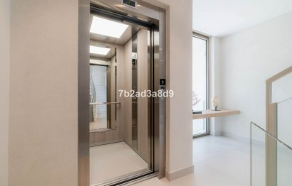 Resale - House - Detached Villa - Marbella - Nueva Andalucia