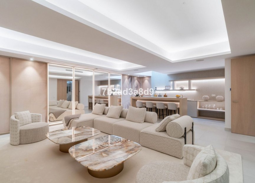 Resale - House - Detached Villa - Marbella - Nueva Andalucia