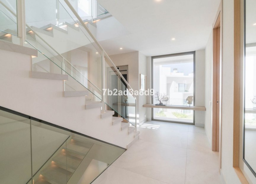 Resale - House - Detached Villa - Marbella - Nueva Andalucia