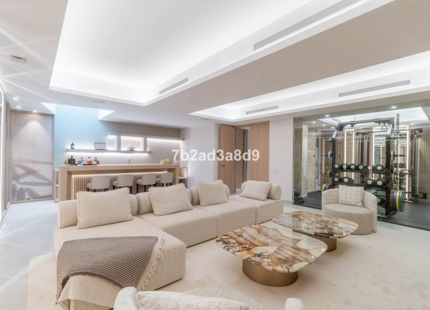 Resale - House - Detached Villa - Marbella - Nueva Andalucia