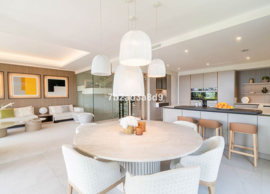 Resale - House - Detached Villa - Marbella - Nueva Andalucia