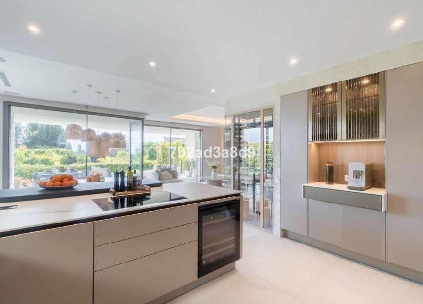 Resale - House - Detached Villa - Marbella - Nueva Andalucia