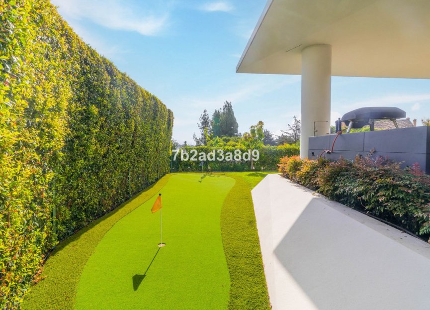 Resale - House - Detached Villa - Marbella - Nueva Andalucia