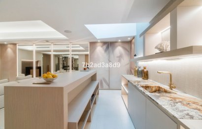 Resale - House - Detached Villa - Marbella - Nueva Andalucia