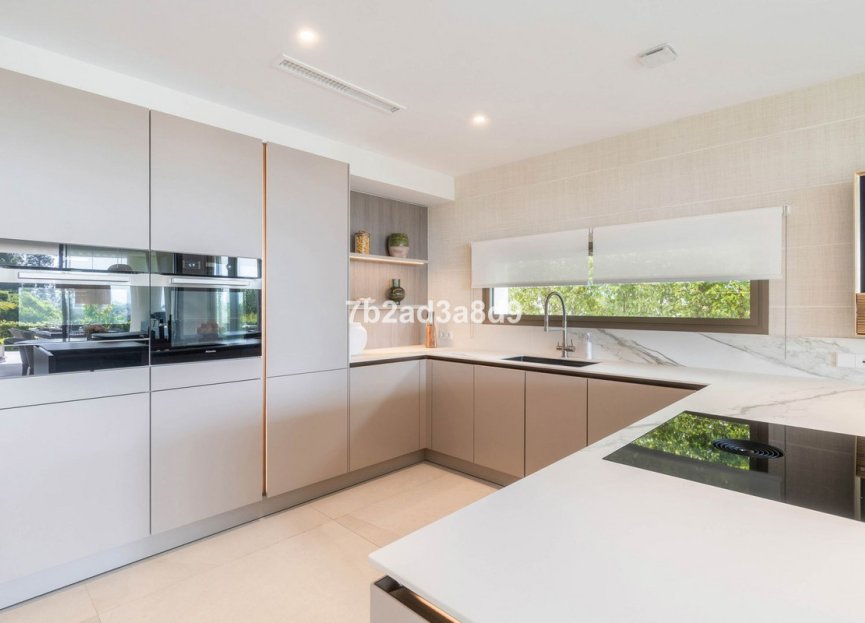 Resale - House - Detached Villa - Marbella - Nueva Andalucia