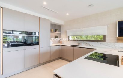 Resale - House - Detached Villa - Marbella - Nueva Andalucia